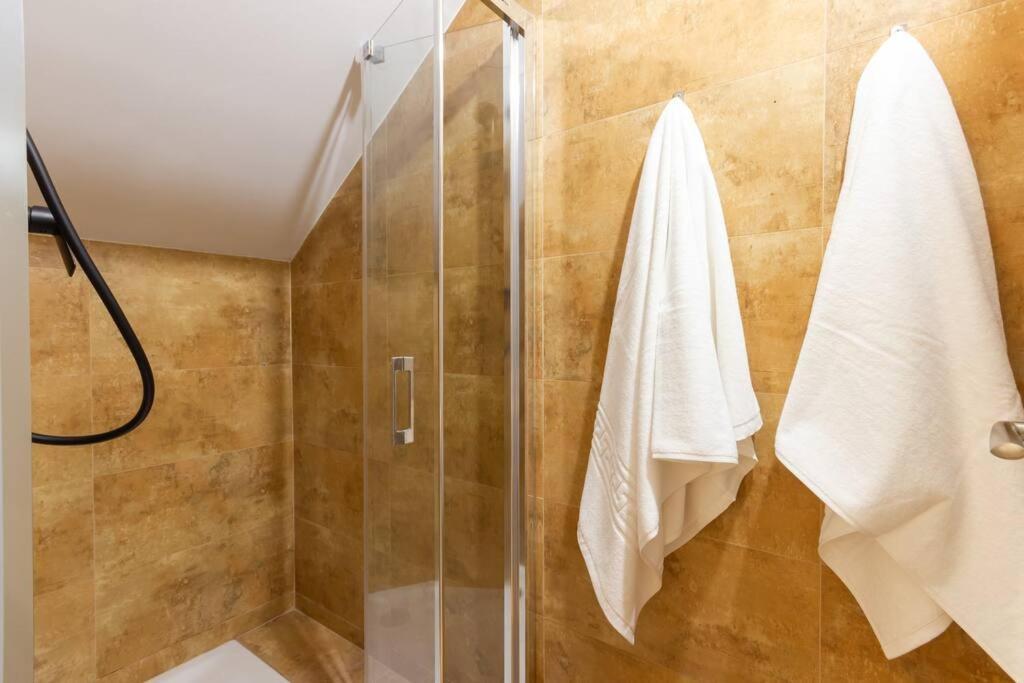 Apartamento Duplex With Terrace Near Bcn Terrassa Exterior foto